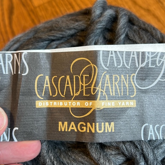 Cascade Magnum super chunky Peruvian highland wool charcoal  - 1 balled skein - Picture 5 of 5